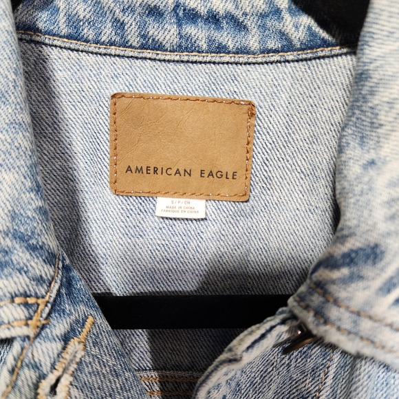 American Eagle Light Washed Denim Jacket Distressed Size Small‎ Blue Jean - Picture 2 of 6